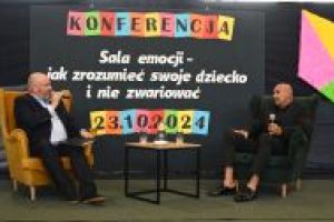 Przemysław Saleta podczas udzielania wywiadu