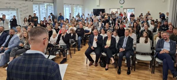 uśmiechnięta widownia