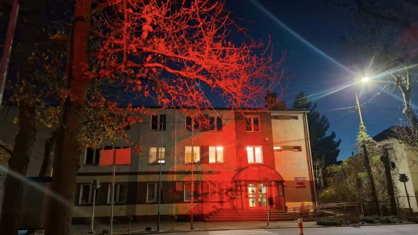 Urząd Gminy Lubicz podświetlony na czerwono