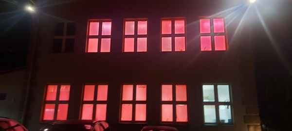 Szkoła Podstawowa w Złotorii podświetlona na czerwono