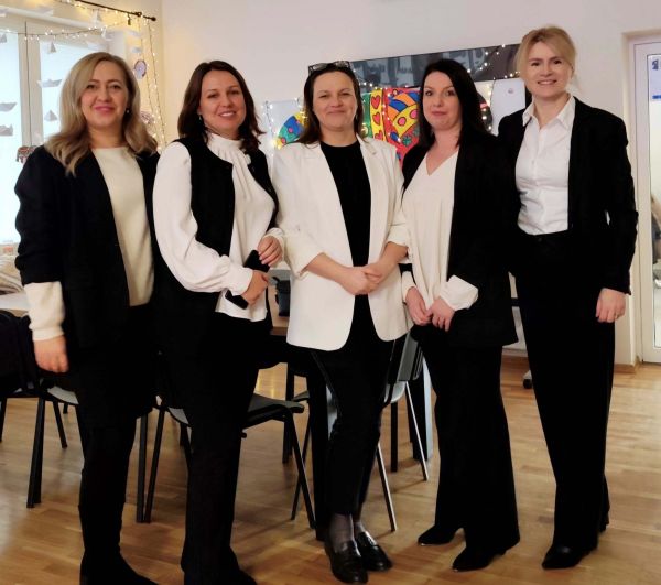 Pracownice CUS ubrane na galowo