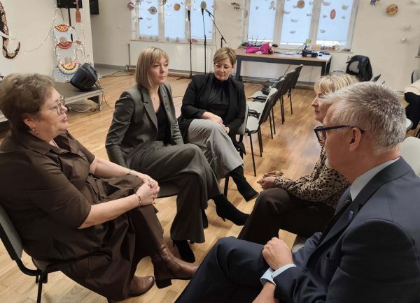 Włodarze gminy podczas rozmowy