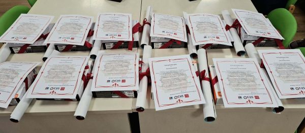 Dyplomy i nagrody w konkursie "Kochaj mnie i słuchaj"