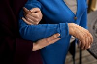 ręce trzymające inne ręce