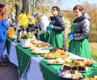 Koło Gospodyń Wiejskich za stołem