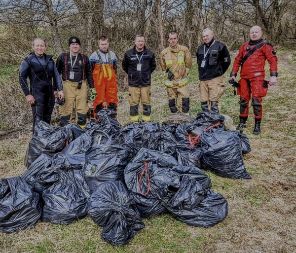 Nurkowie sprzątający Drwęcę